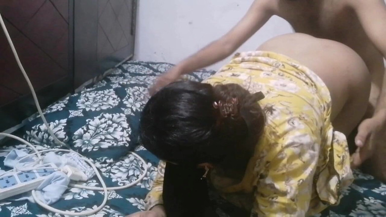 Abida pavreen: XXX 巴基斯坦 ullu 和英国是一个 qaa