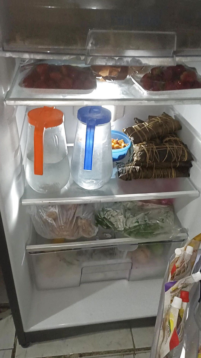 Pikaa6: 18-jährige latina-stiefschwester und stiefbrud spielen in der küche