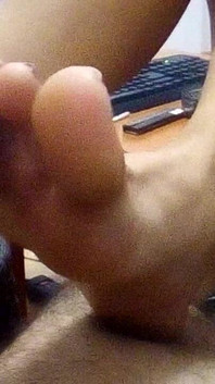 Stepsister Allowed Me to Please Myself with Her Feet