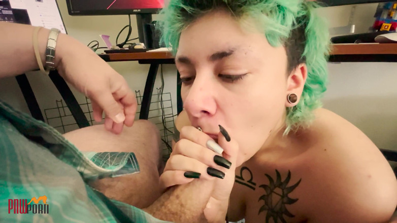 PNW Porn: Sucking Cock Swallowing Massive Load While Daddy Works