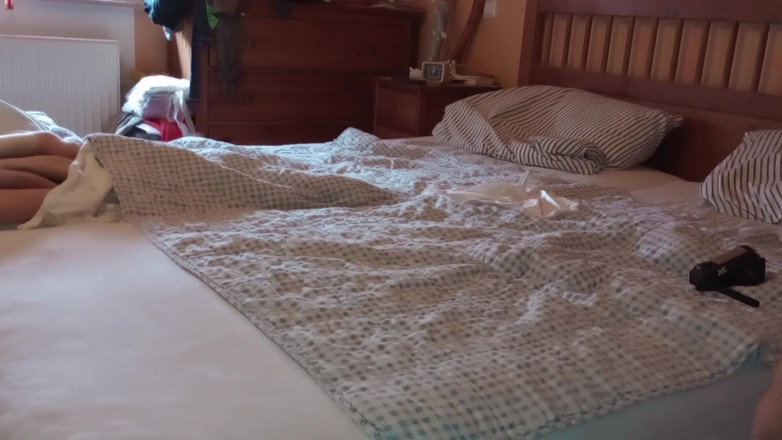 Mark Hannes: Con slip in raso masturbazione