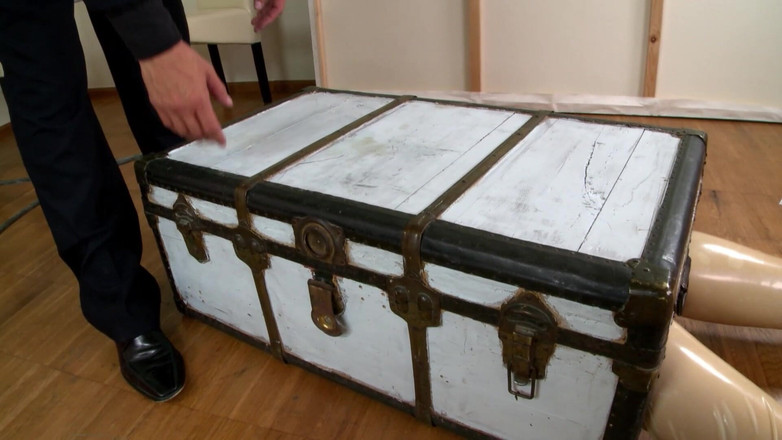 BDSM Deutschland: Prostituta ruiva penetrada três vezes no banheiro por três policiais...