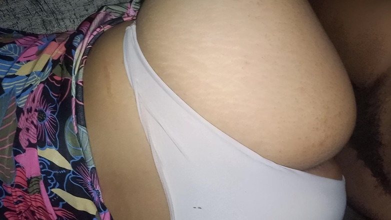 E-Alfa: Děvka v šatech mi snadný zadek