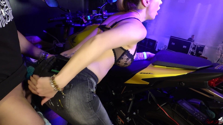 Wet Kelly: Dryhumping на моєму мотоциклі