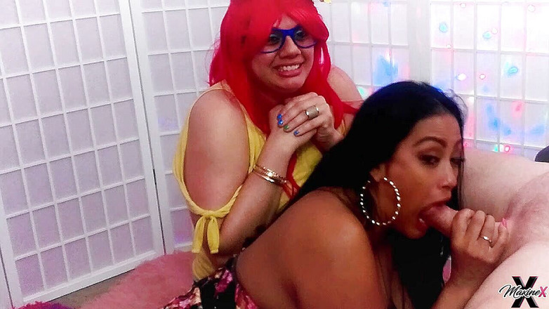 Maxine X: Maxine X - ¡dos chicas mamando viendo videos divertidos!