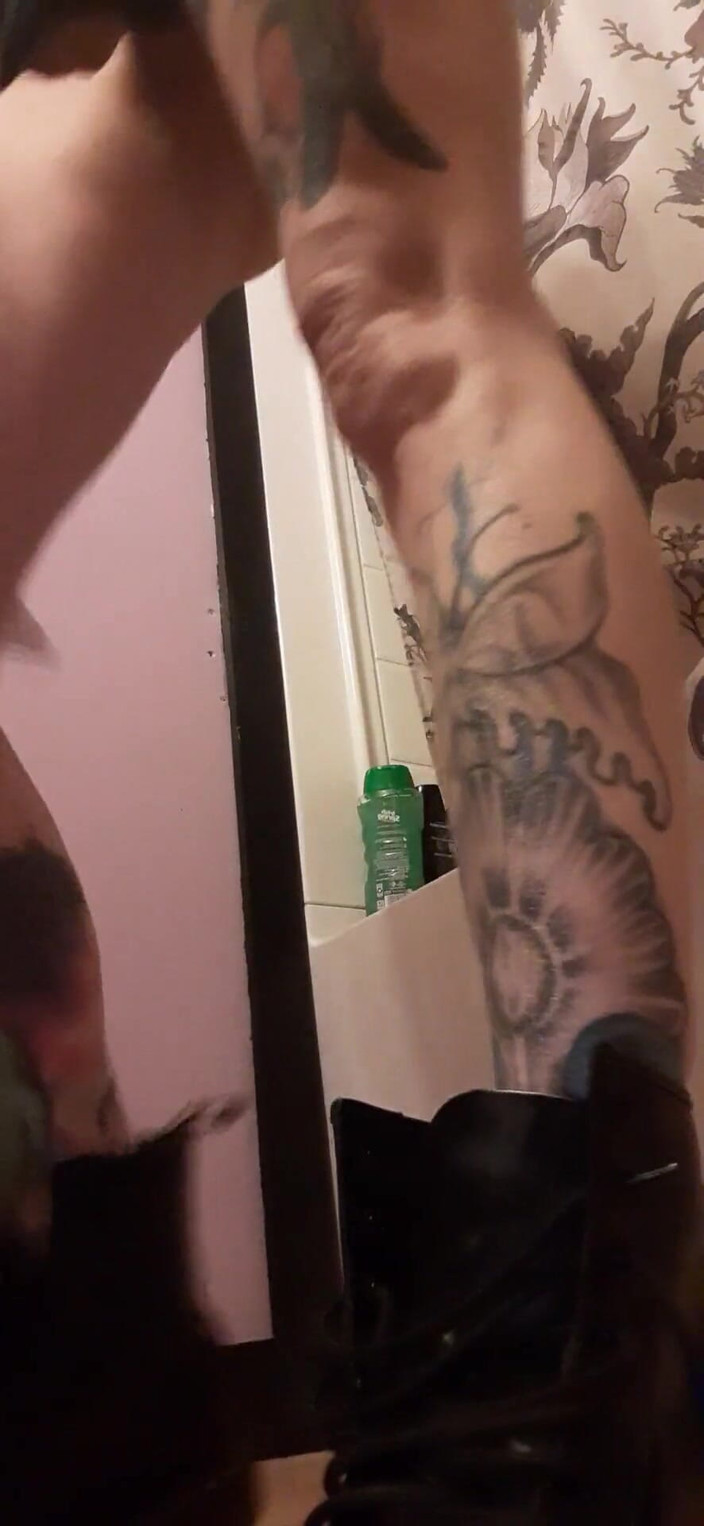 PandoraSG: Tênis Nike fedorentos e humilhação do pé fedorento