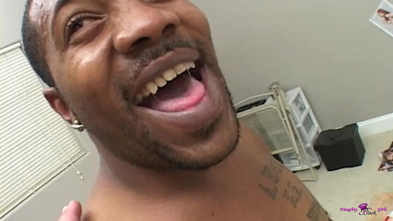Naughty Black Girls: Śliczna blondynka z oszałamiającą dupą bierze ładunek spermy na twarzy