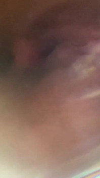 18岁素人一边操她的继兄一边拍摄她的自我