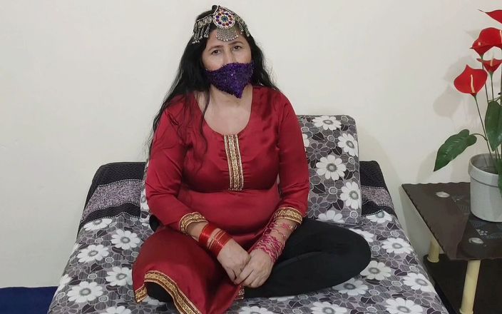 Nabila Aunty: Sexy Muslim Mature Lady Flashing Tits Fingering and Fucking Pussy...