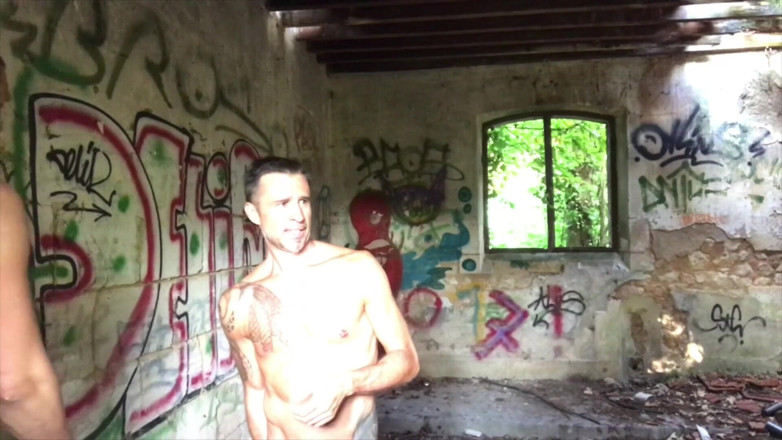 Home web camera: Enzo Rimenez fucked raw by Stepdaddy outdoor cruising