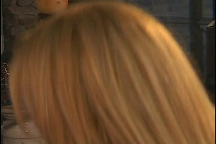 Perfect Porno: 天真的金发宝贝没想到会被肛交