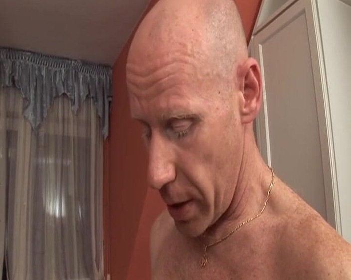 German Homemade: ホットファックの後の口内射精で、素晴らしいドイツのブルネット