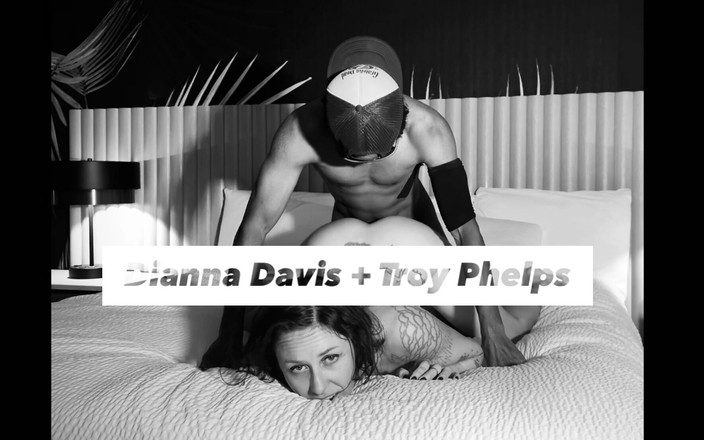 Dianna Davis: Татуированная милашка подчиняется всему, что Troy делает