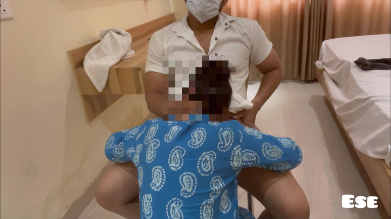 Sammy Sins: 医師は女性を助け、彼女をファック