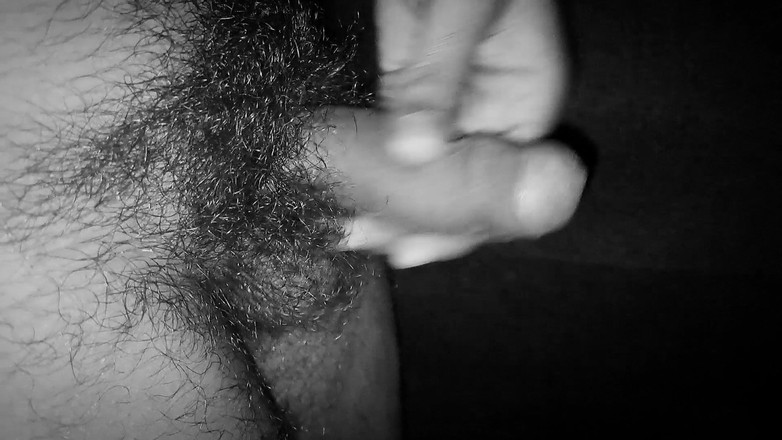 Desi_Porn_India: Caldo ragazzo indiano che gioca con il suo grosso cazzo...