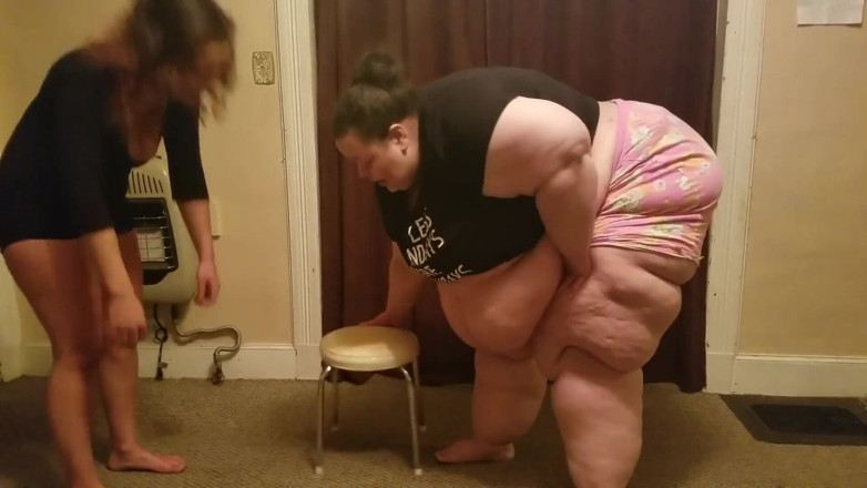 Full Weight Productions: Queen Nora &amp; Rainbow lift, sit, and lounge