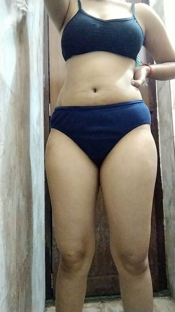 Riyathakur: Bangladeshi Teen Fingering Herself