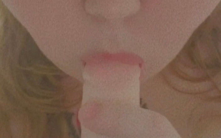 KarmaHasEyes: Lasă-mă să-ți sug pula, te rog!