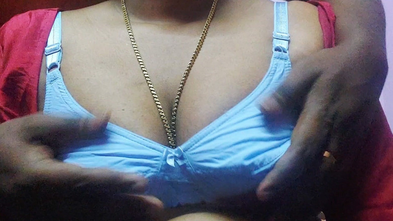 Desi Mohini: Горячие сиськи индийской мачехи дези