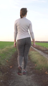 Adoră-mi curul milf care merge în colanți strâmți cu leopard