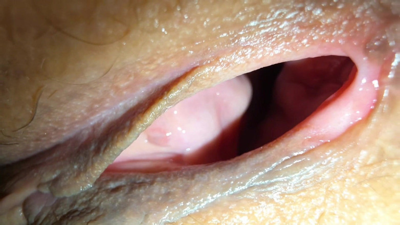 Gigi oficial: La ragazza di 18 anni voleva provare nuove posizioni sessuali.