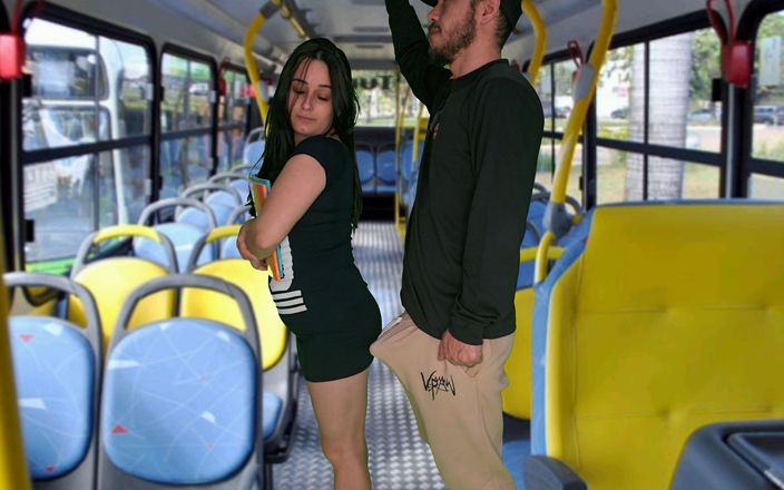 Jennyferpimenta: Student knullade och knullade inuti bussen offentligt!