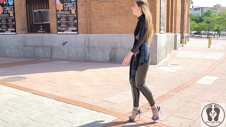 All You Can Fetish: Сочная киска милфы Alice Maze в публичной коже, блестящий фетиш, cei