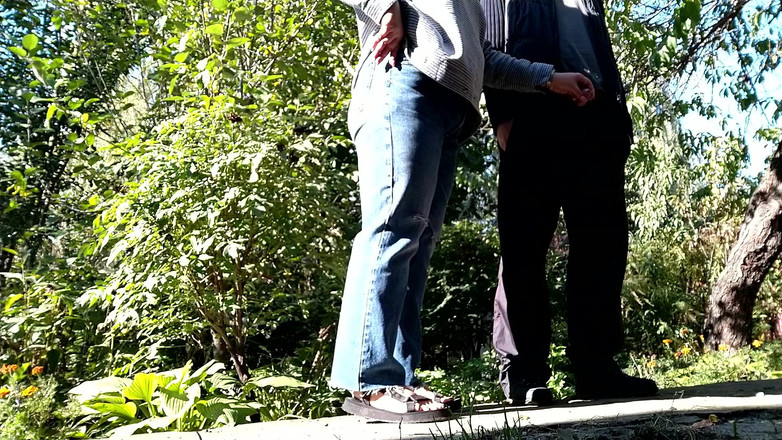 OurFetishLife: 继母在街上称赞了一个好男孩