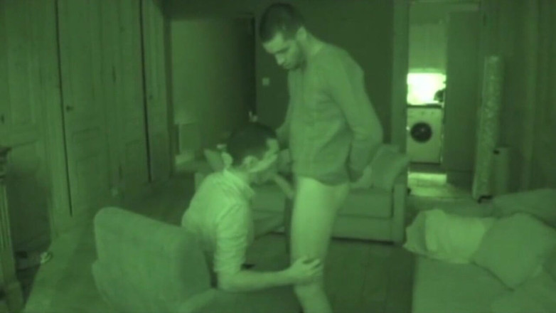 Crunch Boy: Homo verrast om het webcamoog van zijn hetero vriend te...