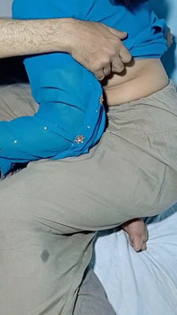 Ohne gummi analfick im engen arschloch von desi indischer stiefschwester mit handjob