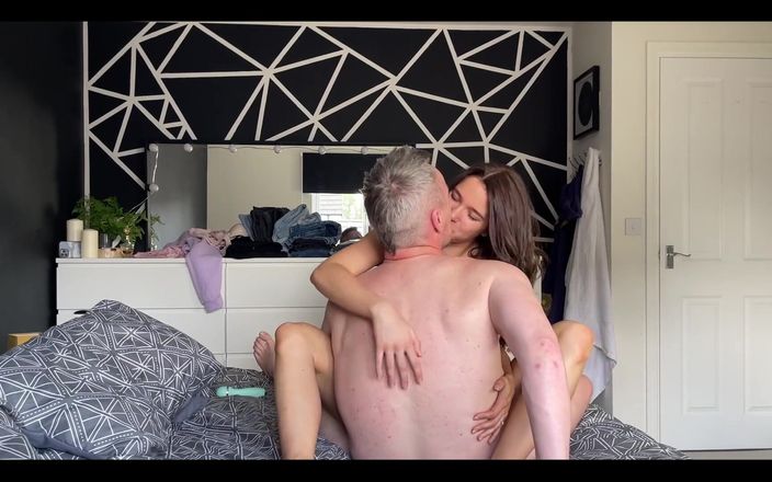 Samantha Flair: Trocando de roupa e fodendo 2