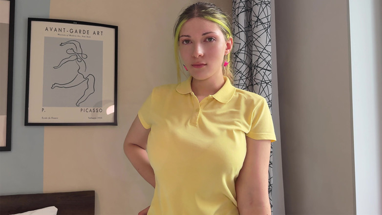 LikaBusy: ピザ配達の女の子を、彼女の損失を埋め合わせるために乱暴にセックスした