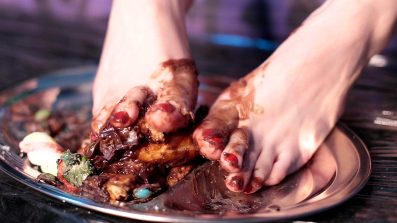 Bia Roman: 乱脚崇拜