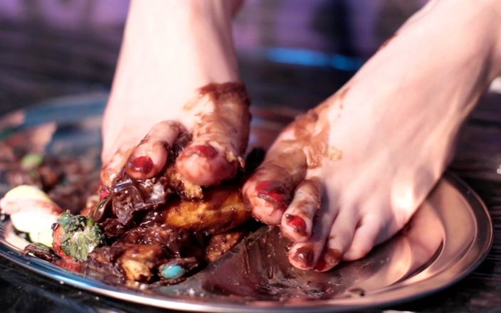 Bia Roman: Messy Feet Worship