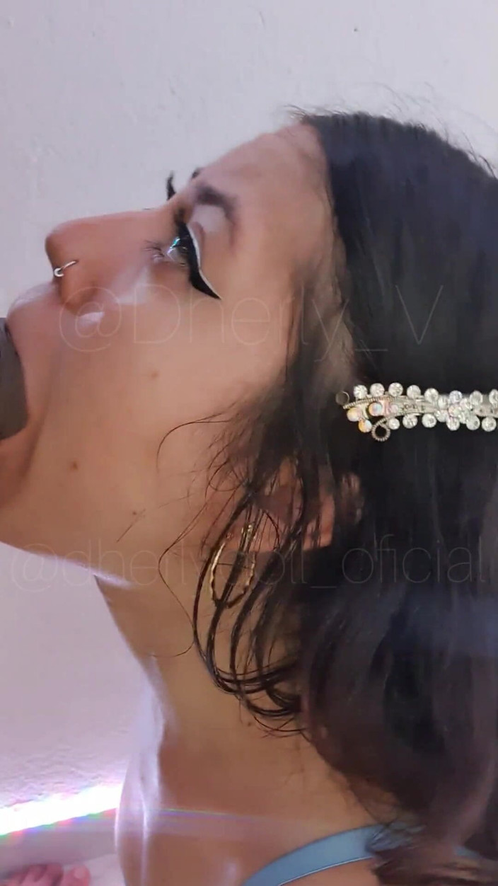 DherlyDoll: Người lạ dễ thương đến nhà tôi và thổi kèn ngon...