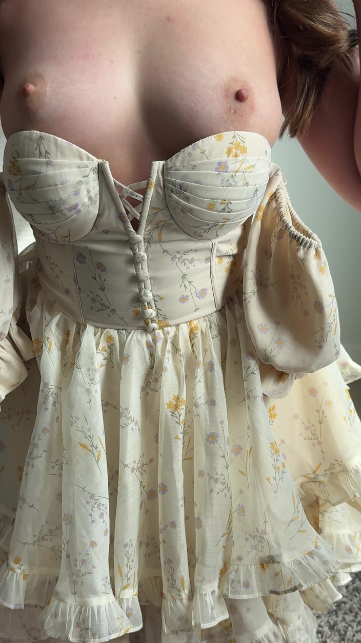 HotsyTotsy: 穿着我连衣裙的漂亮美女：性感的露出