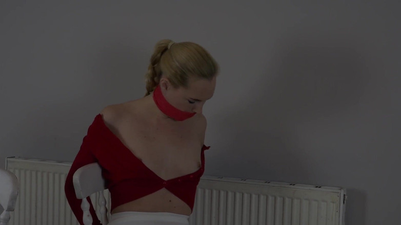 Restricting Ropes: Ariel Anderssen, bondaged dopo aver dato una dichiarazione