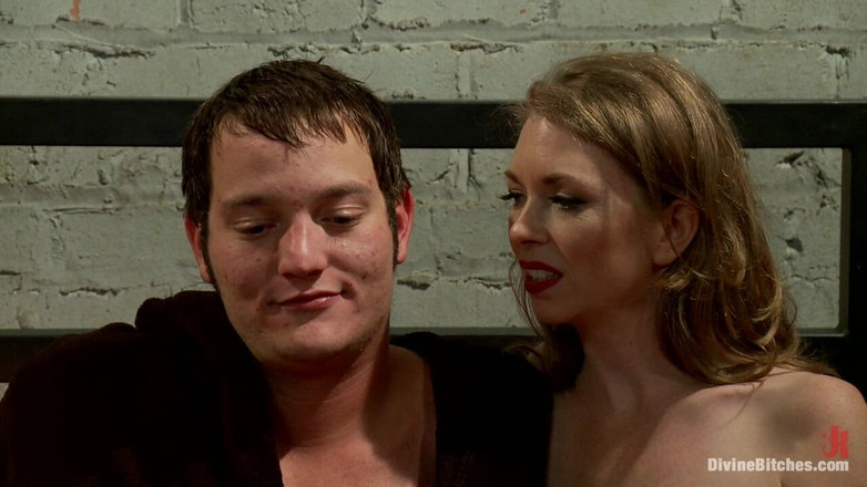 Divine Bitches by Kink: Puan T cuckold dan memeras ugutnya