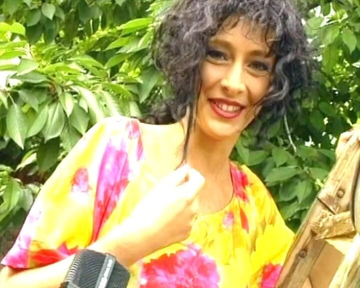 Deutsche Frauen: Lubang tante seksi jerman dientot di luar ruangan