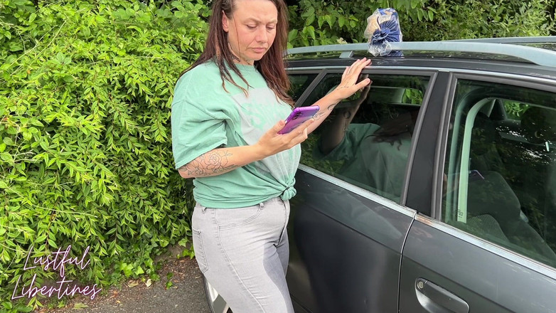 Lustful Libertines: Parking, Désespoir De Pipi Public - Omorashi