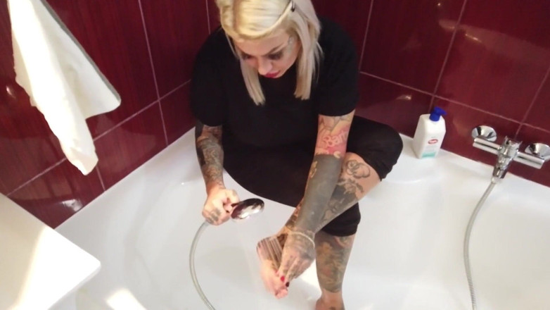 Fetish videos by Alex: Tattooed Blonde MILF Washes Her Feet