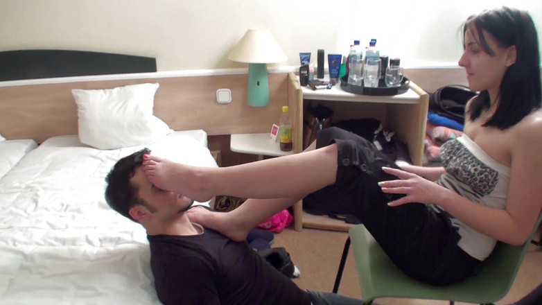 Foot Girls: 闻着音乐的脚