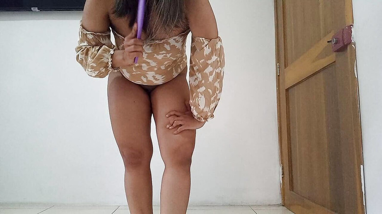 PATY PATY: Справжній!! Мачуха оргазмує з сушаркою і почувається добре, коли витирає свою мокру пизду