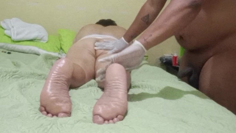 Milfta boohot: Massaggio ai piedi con olio per una MILF matura