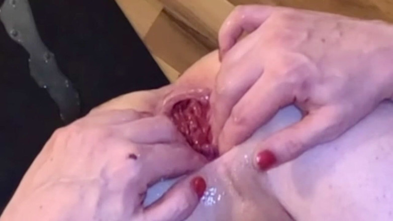 Melinda James: Gape &amp; Cream