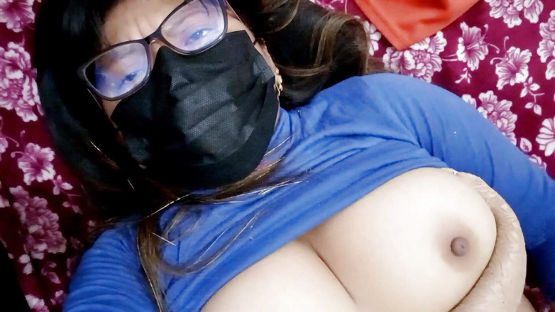 Martin13: Sladká prsatá dělá své první scény, aby se pokusila být...