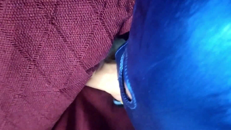 Sexsicouple: Soție care practică să sugă trei pule în gloryhole