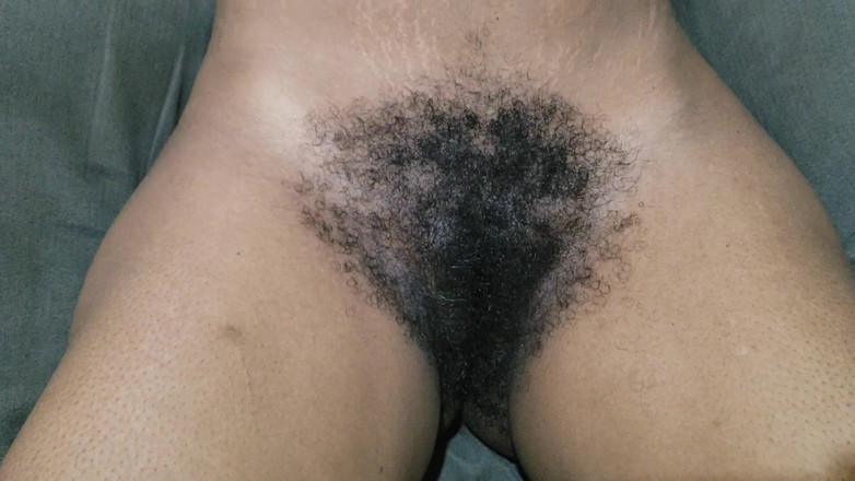 Lovemina: Неймовірна гаряча пизда мамки занадто сильно рухається, а її волохата більше разів!