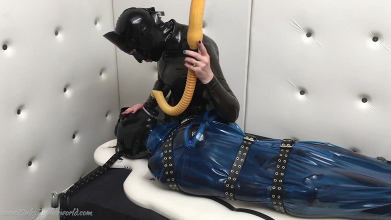 Fem Latex: Giochi clinica lesbica in lattice