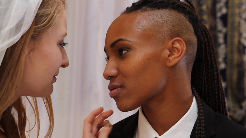 Pervy Studio: Ela Darling se folla a su nueva novia con un...